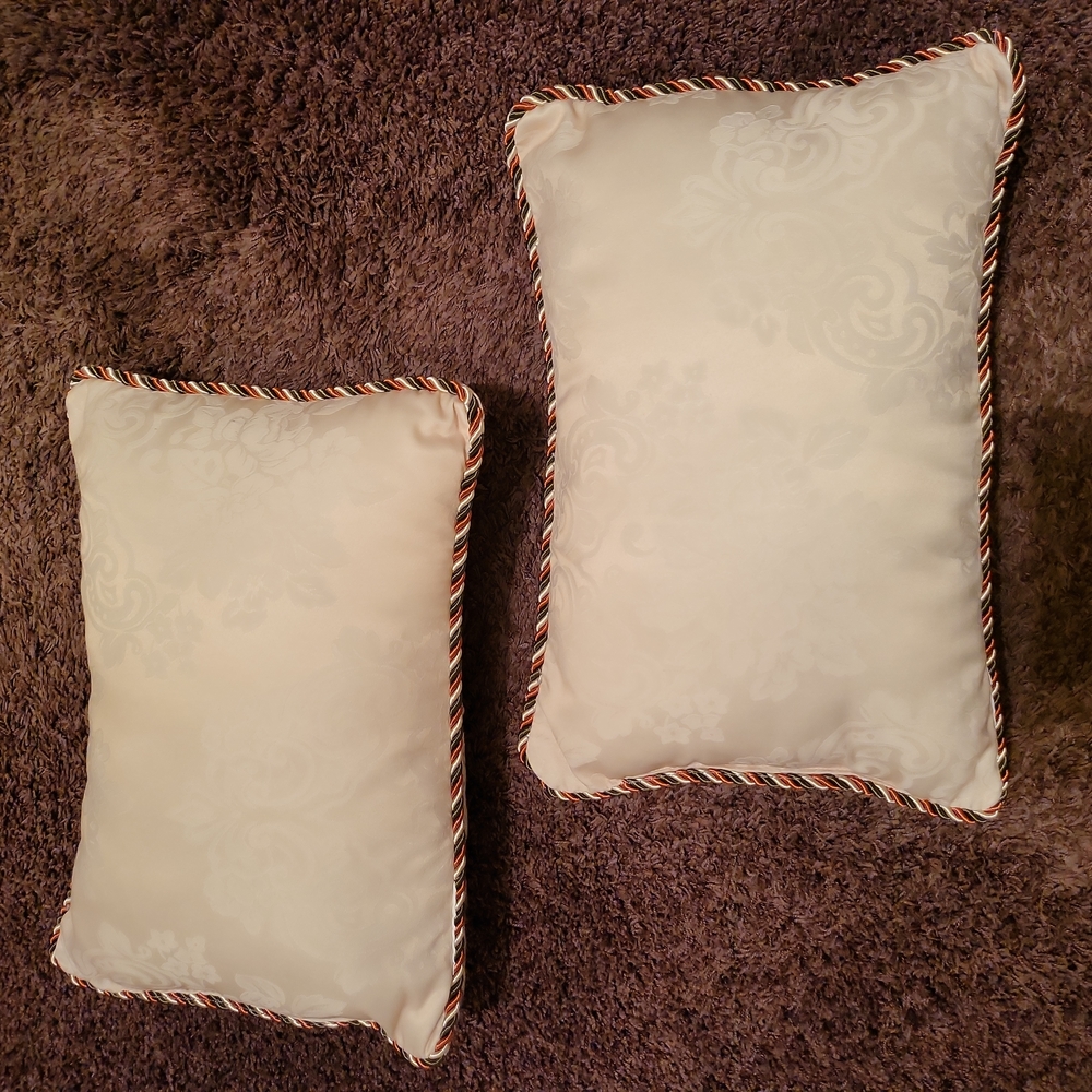 Set of two decorator pillows - Picture 5 of 8